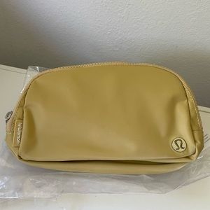 Lululemon Everywhere Belt Bag in Golden Sands 1L - NWT